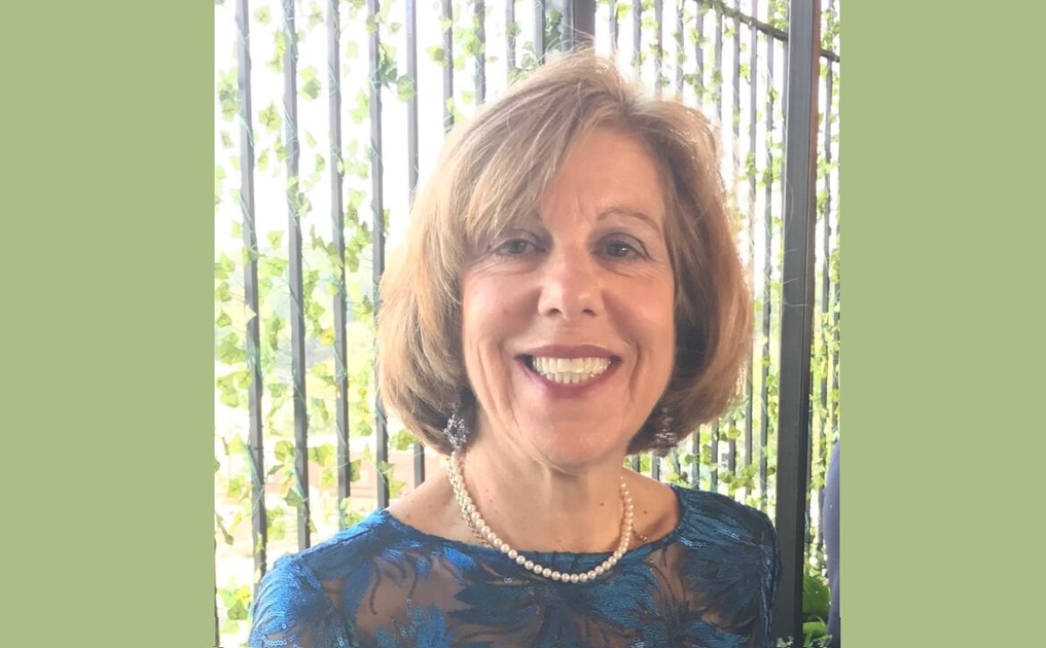 Douglass Alumnae Elena Anastasiou Receives Award from Douglass College & NJSFWC